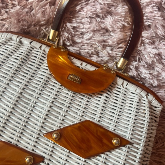 Vintage 1950’s Wicker and Lucite White and Brown Diamond Handbag - Picture 2 of 7